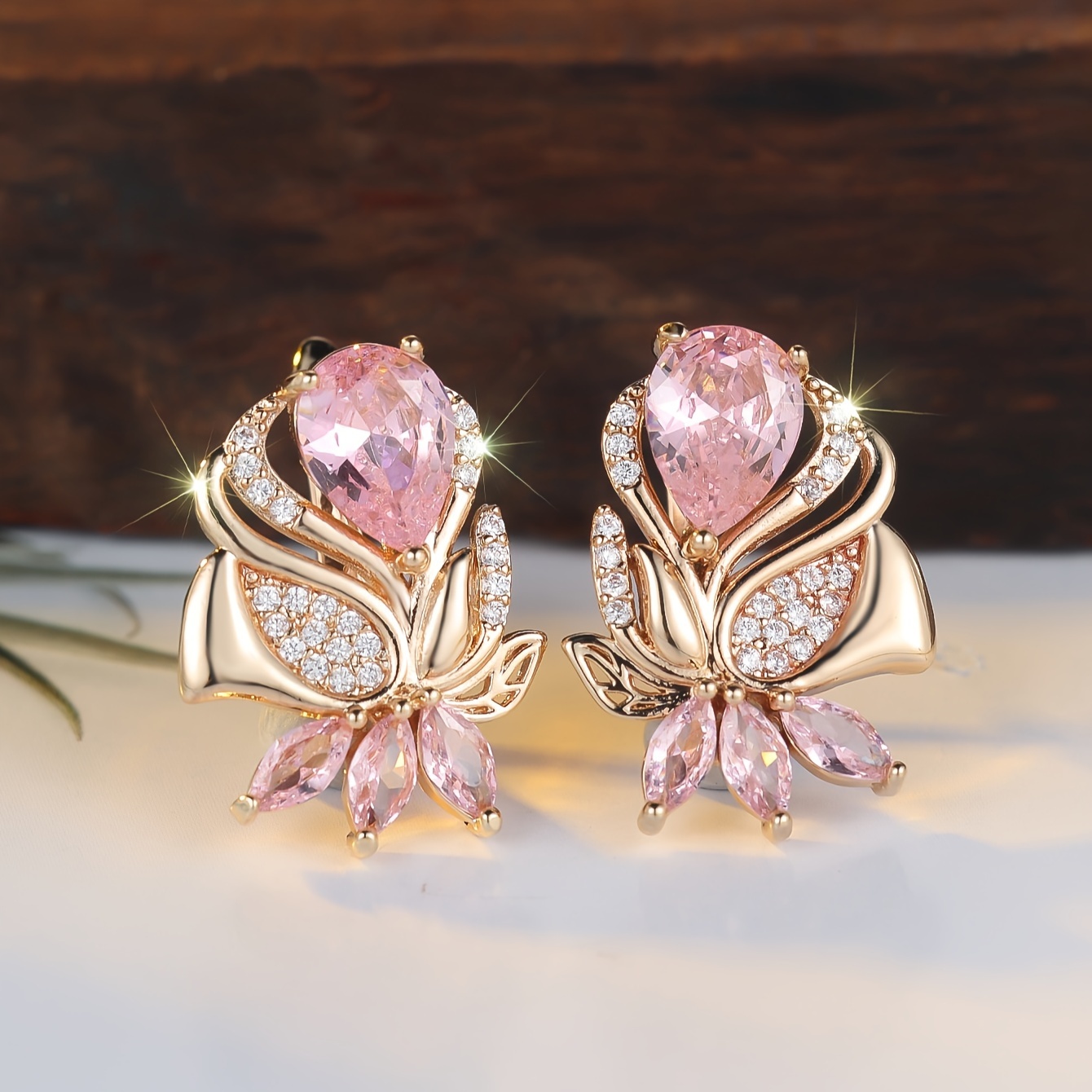 E-shop Luxuriöse romantische Tränenform Pink Synthetische Zirkonia Blatt Creolen für Damen, elegante Party Hochzeits Ohrringe