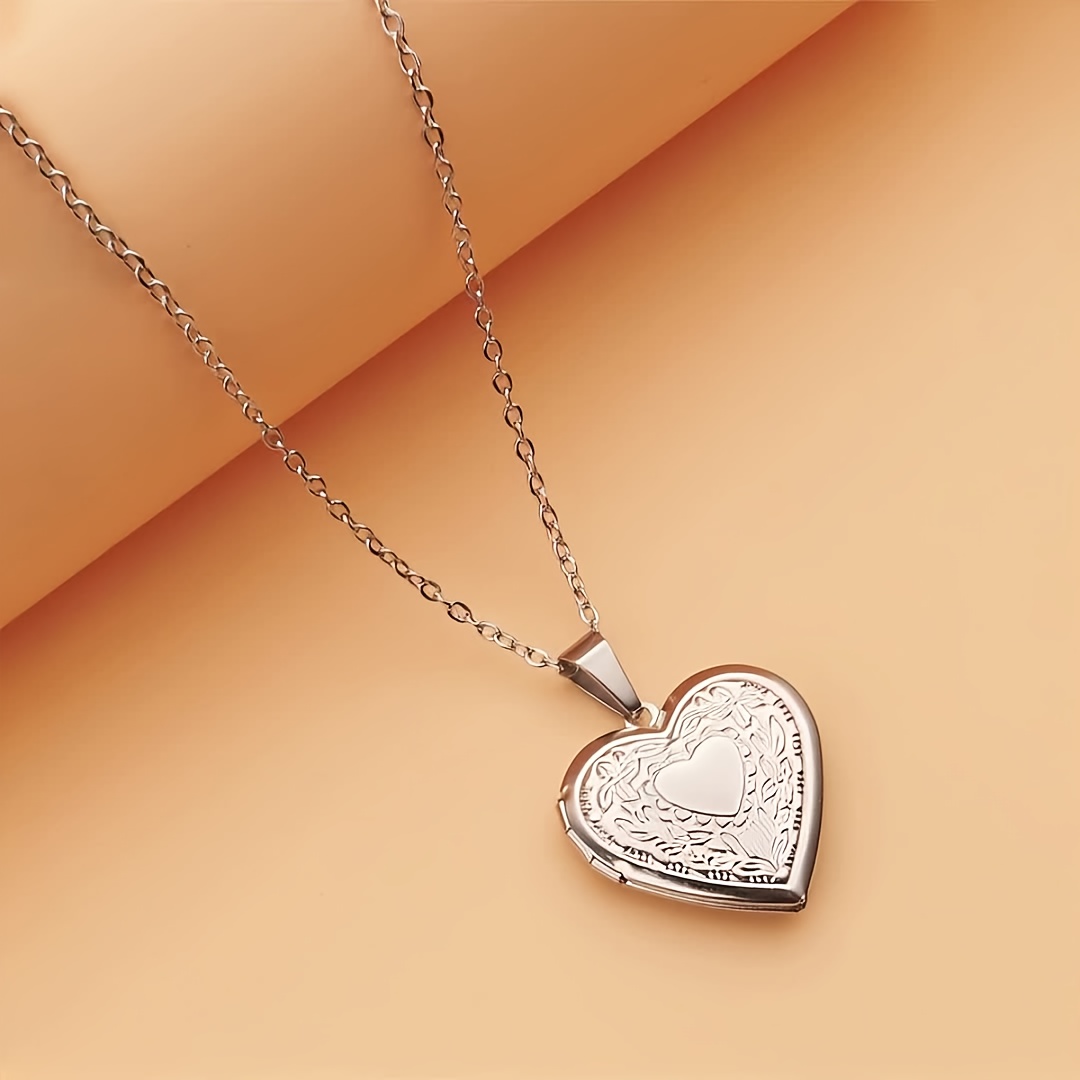 Vintage Heart-Shaped Locket Necklace with Flip Cover