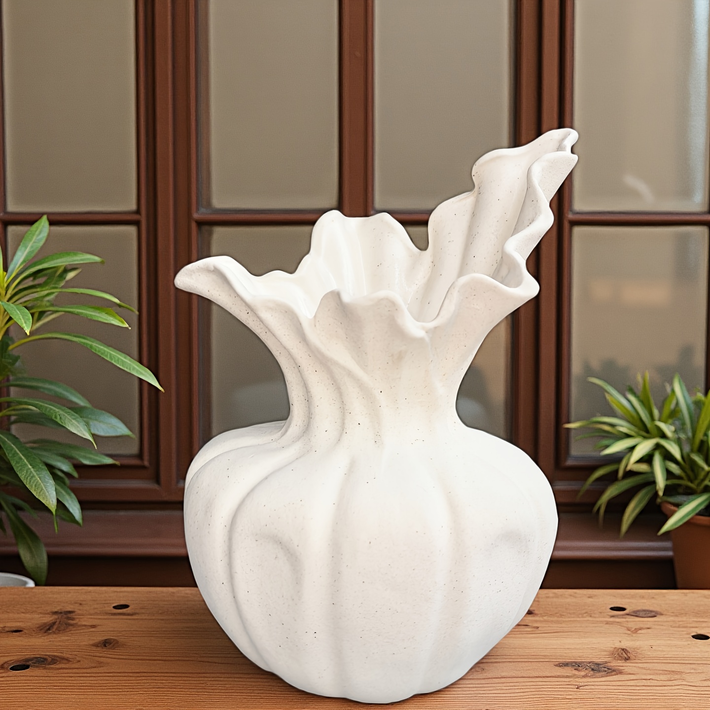 A 22.5cm Tall Handmade Ceramic Decorative Vase with a Unique Design and a Niche Instagram Aesthetic. It Is an Excellent Choice for Both Flower Arrangements and Decoration. Suitable for Home Decor, Office Decoration, Holiday Decor, and as a Decorative