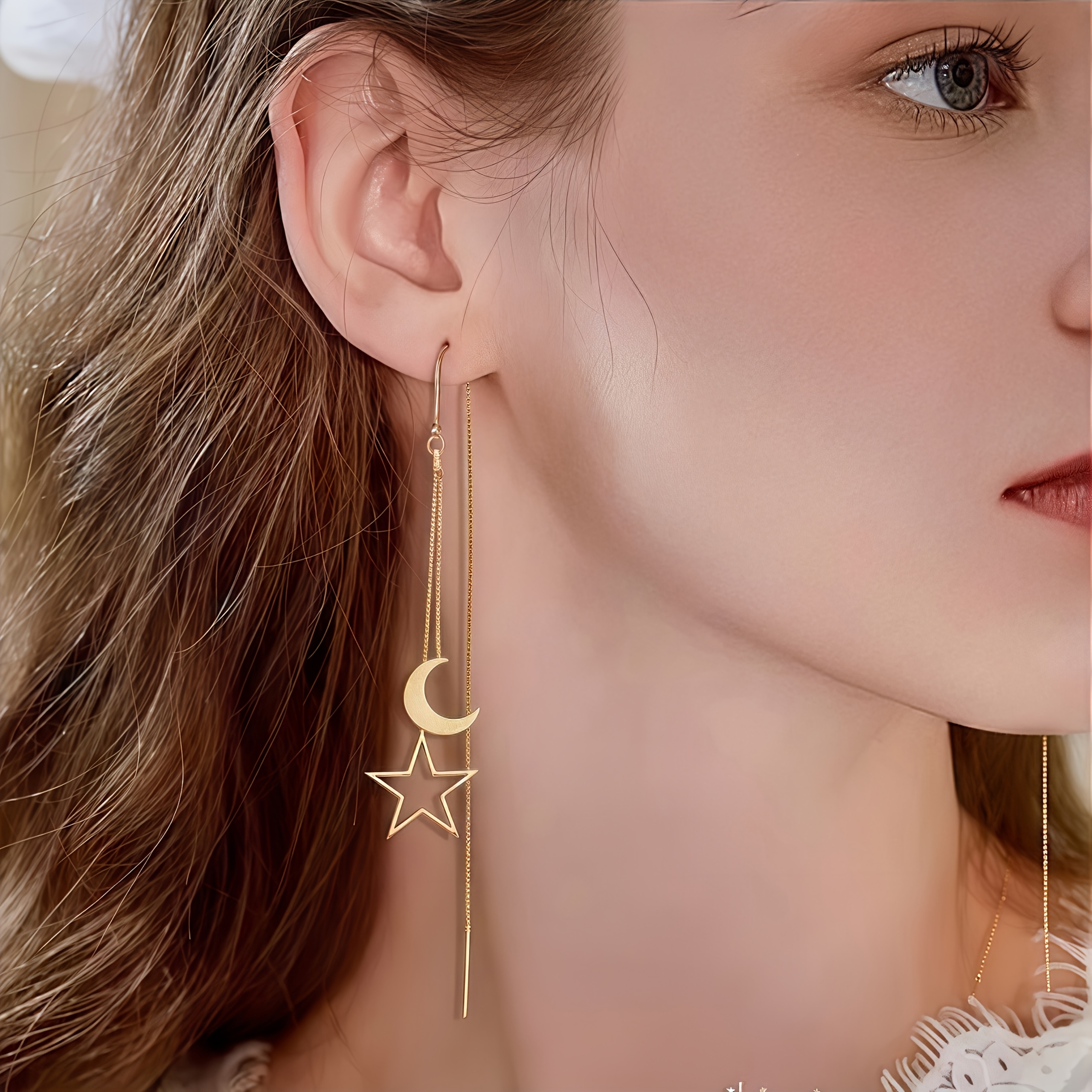 O pereche de cercei lungi cu ciucuri în formă de fluture, aurii, hipoalergenici. Design de nișă de lux ușor, inspirat din Coreea, lanțuri de ureche ultra-etereale. Cercei din oțel inoxidabil la modă și versatili, cu un temperament elegant, potriviți pentru purtarea zilnică, vacanțe, călătorii, sport