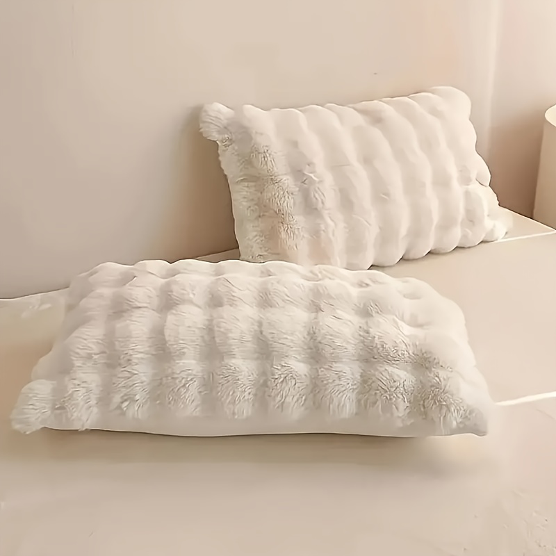 

-patterned , 28x20 , Hypoallergenic Polyester 100%, Zippered Pillowcase, Rabbit Fur , For -