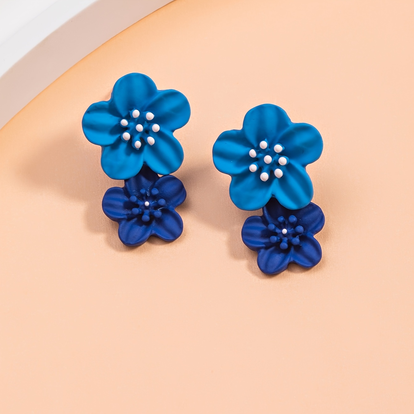 Women's Sweet Floral Stud Earrings, Light Luxury