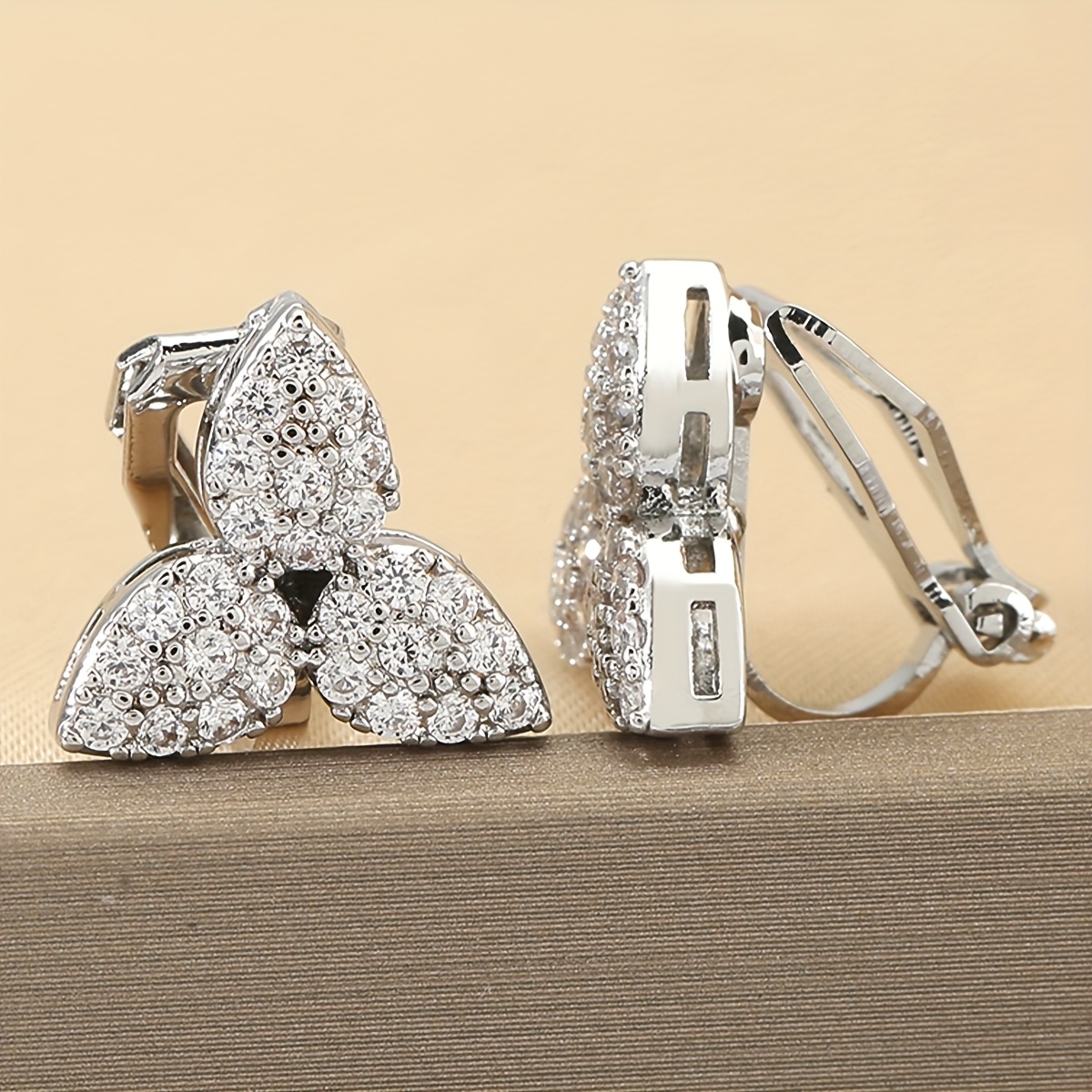 TEMU 1 Pair Clover Cz Studded Clip-on Earrings For Women - Elegant Three-leaf Shamrock Non-piercing Ear Clips, Sweet And Minimalist Floral Jewelry,