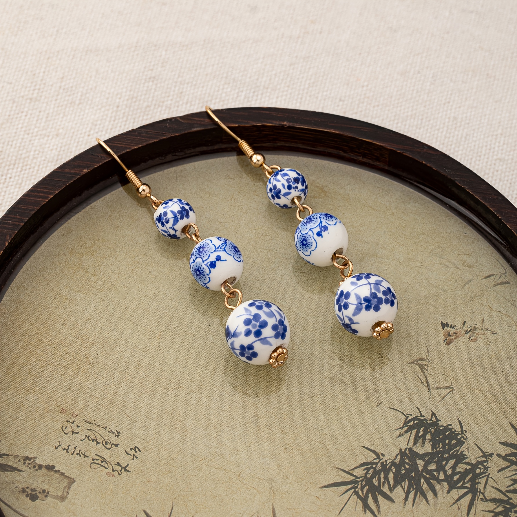 

1 Pair Vintage Chinese Style Hand- Blue And White Porcelain Bead Earrings, 14k Golden Plated, Iron Post, Fashionable Dangle Earrings For Women, Suitable For Daily And Gift