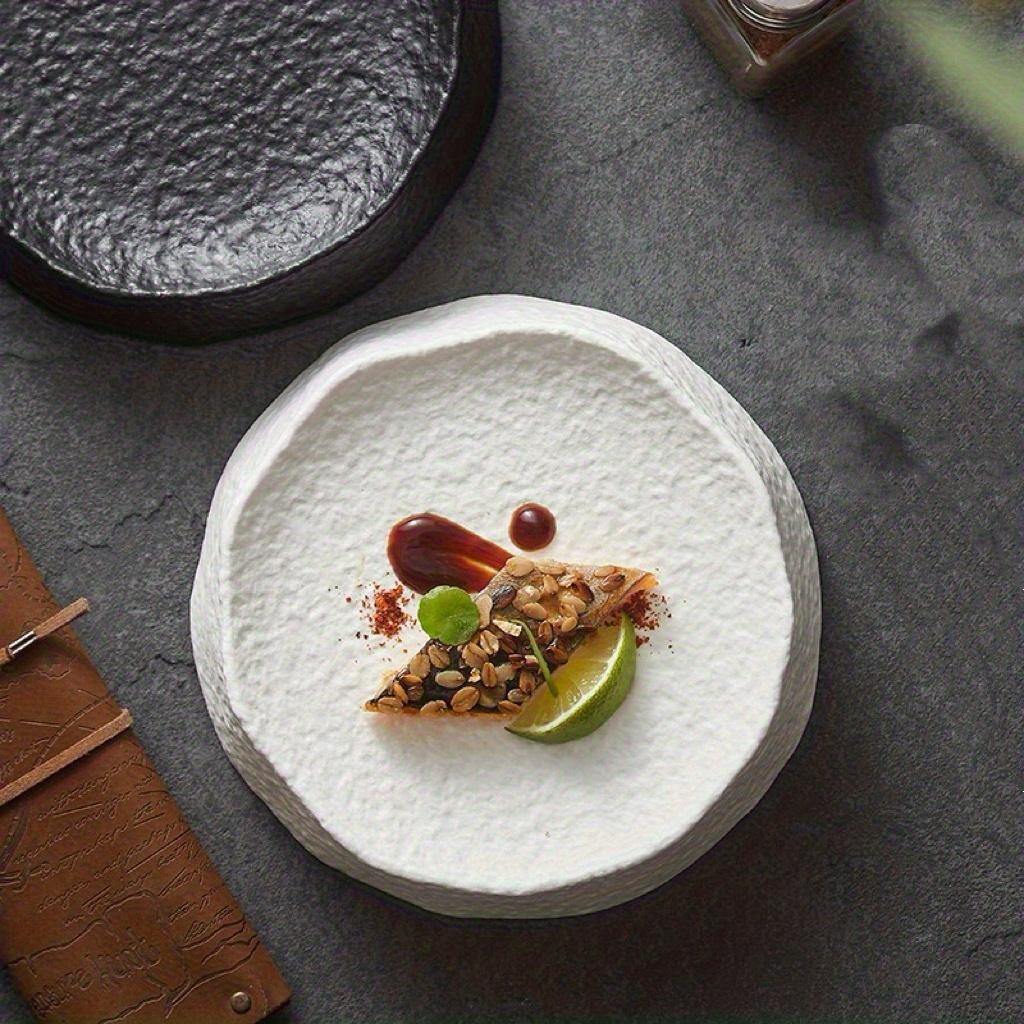 Creative Ceramic Plate White/Black, Suitable for High-end Restaurants and Home Use for Special Plating, Tableware, Plating, Unique Irregular Western-style Plate