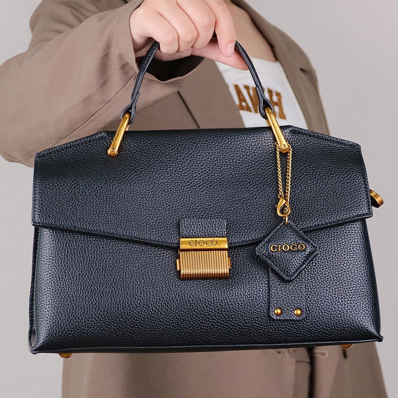 2024 new   snake pattern premium handbag stylish lightweight large capacity shoulder crossbody bag for women black 12