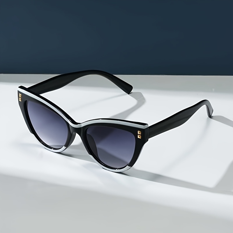 A Pair of Unisex Fashionable Glasses with a Classic Color-Block Design in a Trendy Tofu Color, Perfect for Street Style Outfits. an Excellent Gift for Family And Friends During Holidays Like Wedding Season, Mother'S Day, Valentine'S Day