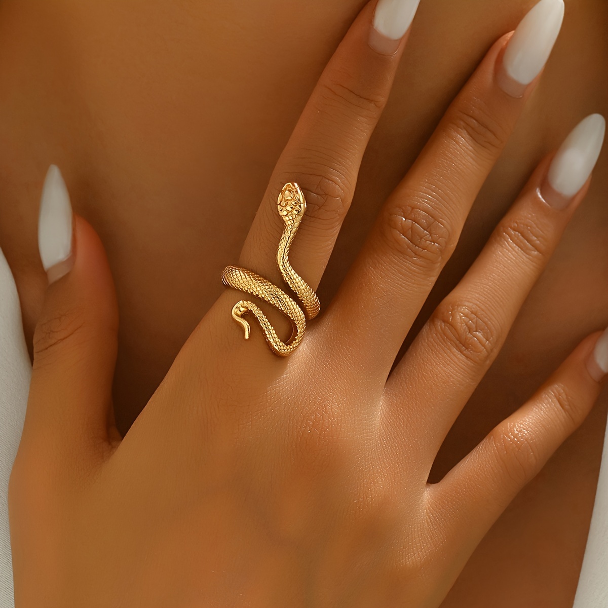 

Elegant Golden Snake Ring For Women, Minimalist Style, Iron Material, And Music Festivals