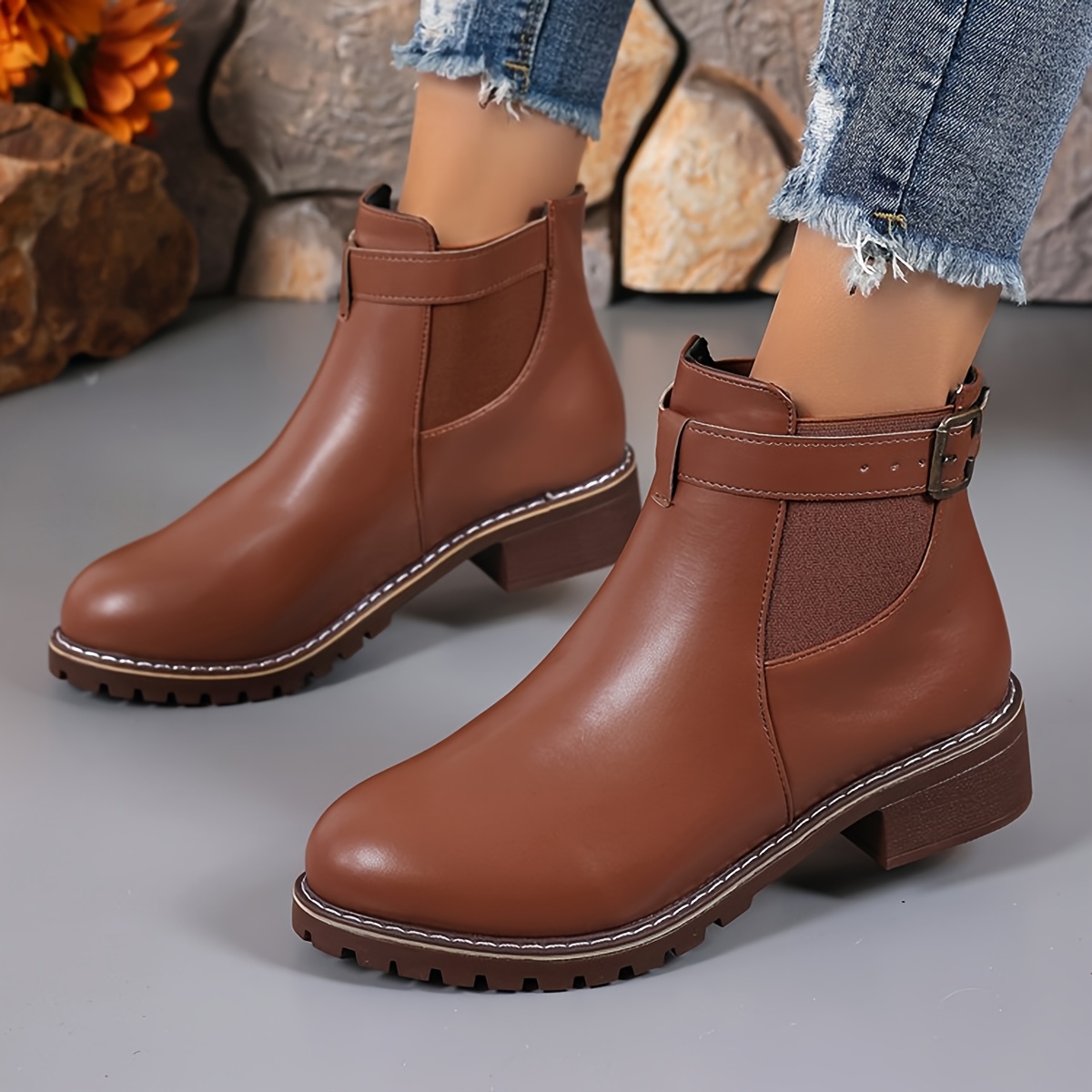 

New Women's Ankle Boots For Autumn And Winter, Featuring Round Toes, Chunky Heels, And In Larger Sizes.