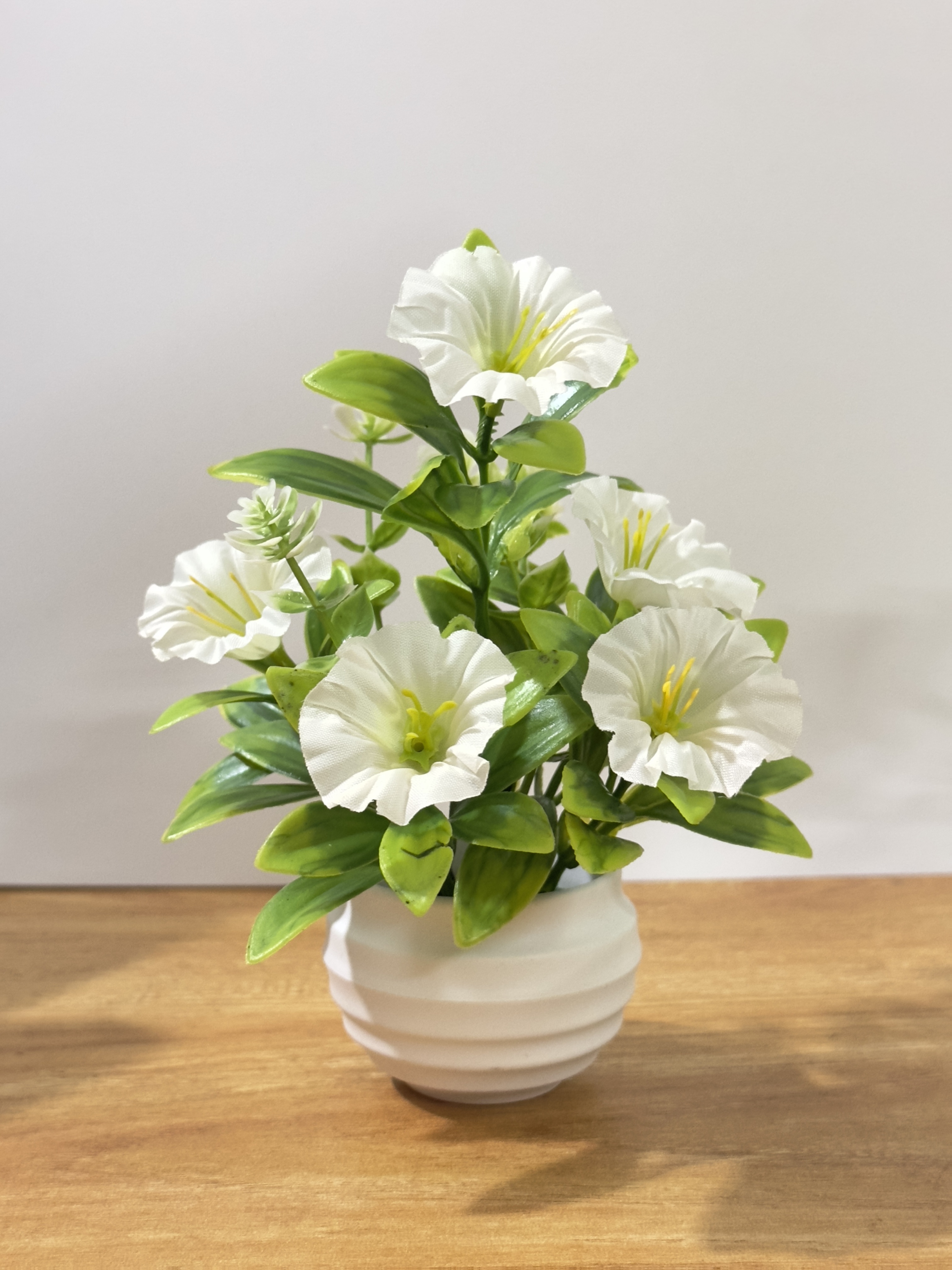 1/6 Set Morning Glory Flower with Pot, Elegant Mini 5 Artificial Flowers Artificial Green Plant Potted Art, Suitable for Home, Hotel And Garden Decoration Tabletop Overall Height 16Cm Small Ornaments (Note: Pictures Appear Large