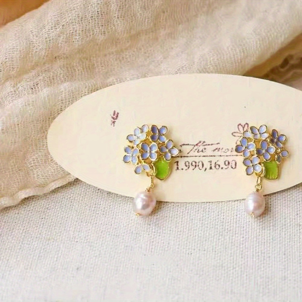 E-shop Ein Paar lila Hortensien-Steckerohrringe, Vintage, frisch schlicht, exquisit schön mit klassischem Charme einem Hauch von Luxus. Neu 2025