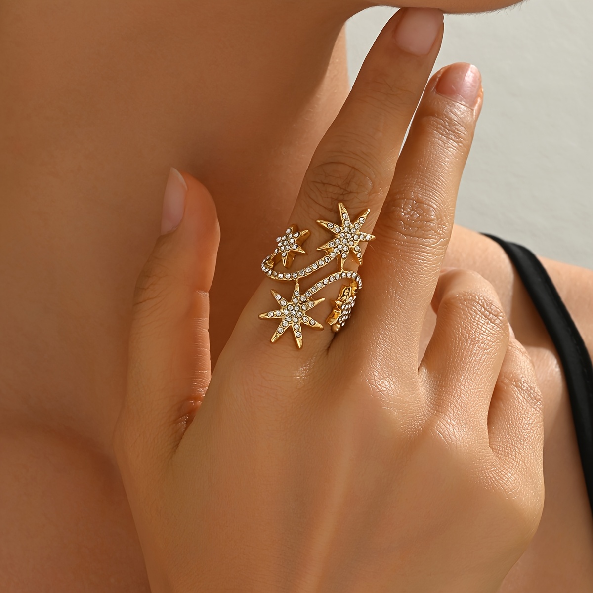 Image of Exquisite And Elegant Women's Ring, Creative And With Shining Rhinestones In Geometric For , Daily , High-end Exquisite Gift Ornament, Lxalry