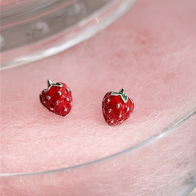 Image of A Pair Of 925 Silver-plated Strawberry Earrings, Designed To And Cute, Wear. Bohemian-style Additions Are Ideal For Holidays, Anniversaries, Halloween, Christmas Parties