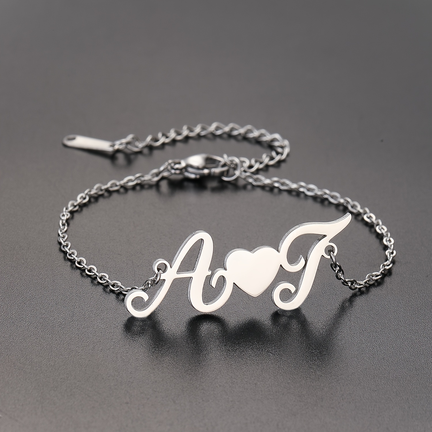 E-shop Personalisiertes Armband mit Initialen, minimalistischer Easy Style, Edelstahl, Urlaubs-Mode, personalisiertes Schmuckaccessoire