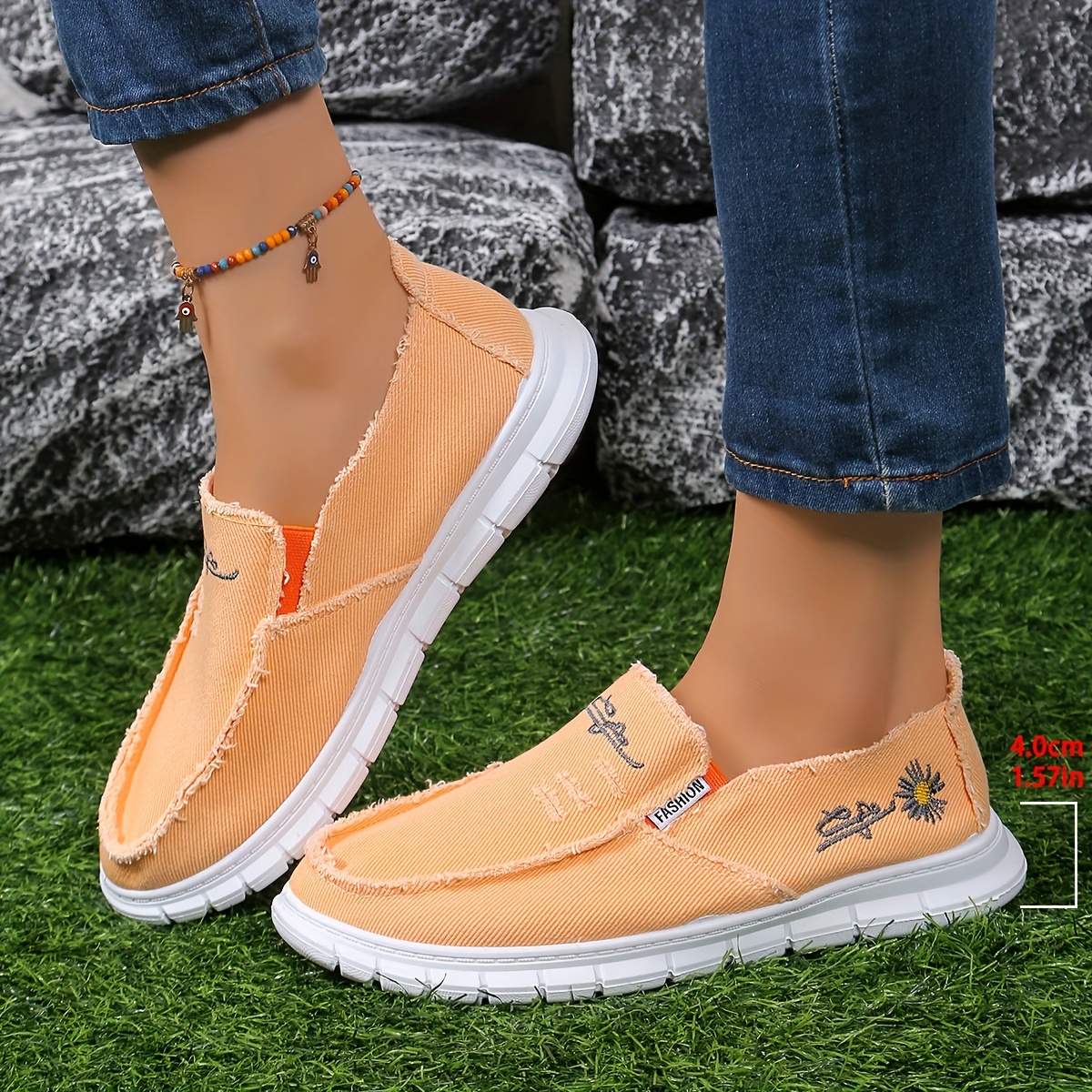 

Casual Low-top Loafers, Denim Washed With Daisy Embroidery, Soft Durable Fashion Canvas Shoes