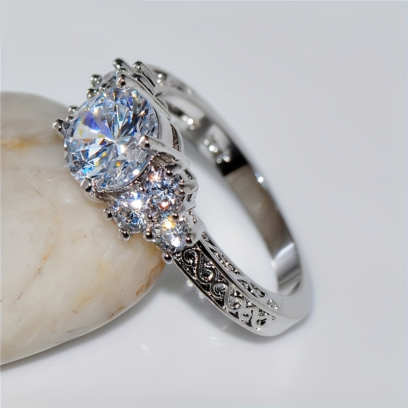 Round Zirconia Stone Engagement Ring for Ladies