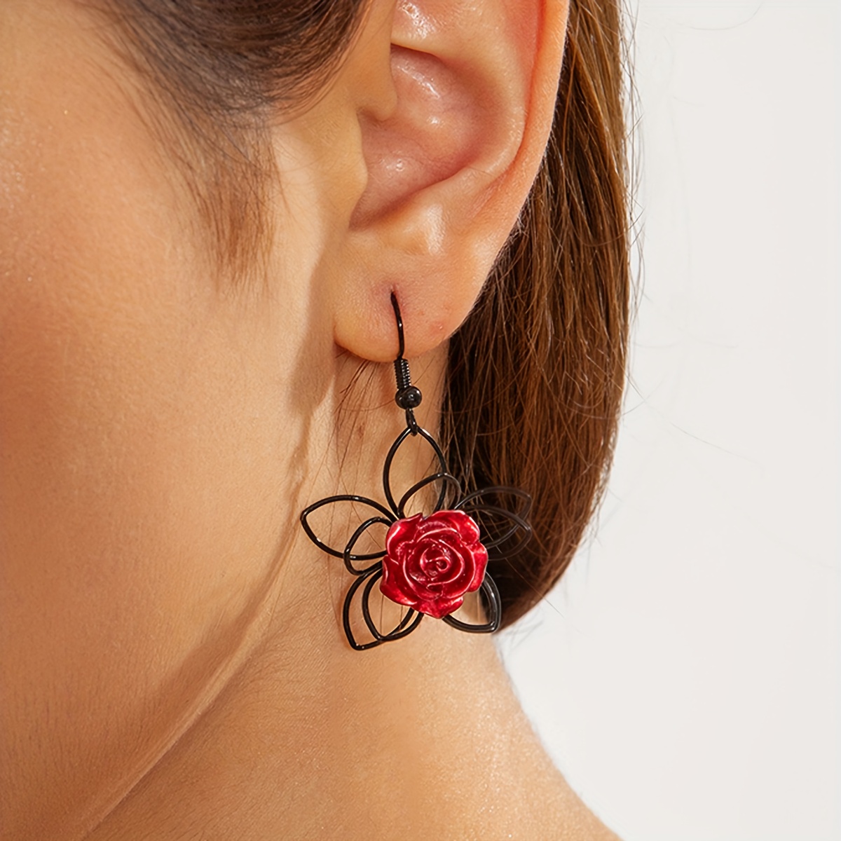 A Pair Of Dark Gothic Style Mini Resin Rose Earrings With Iron Hollow , Perfect As A Gift For Halloween Parties