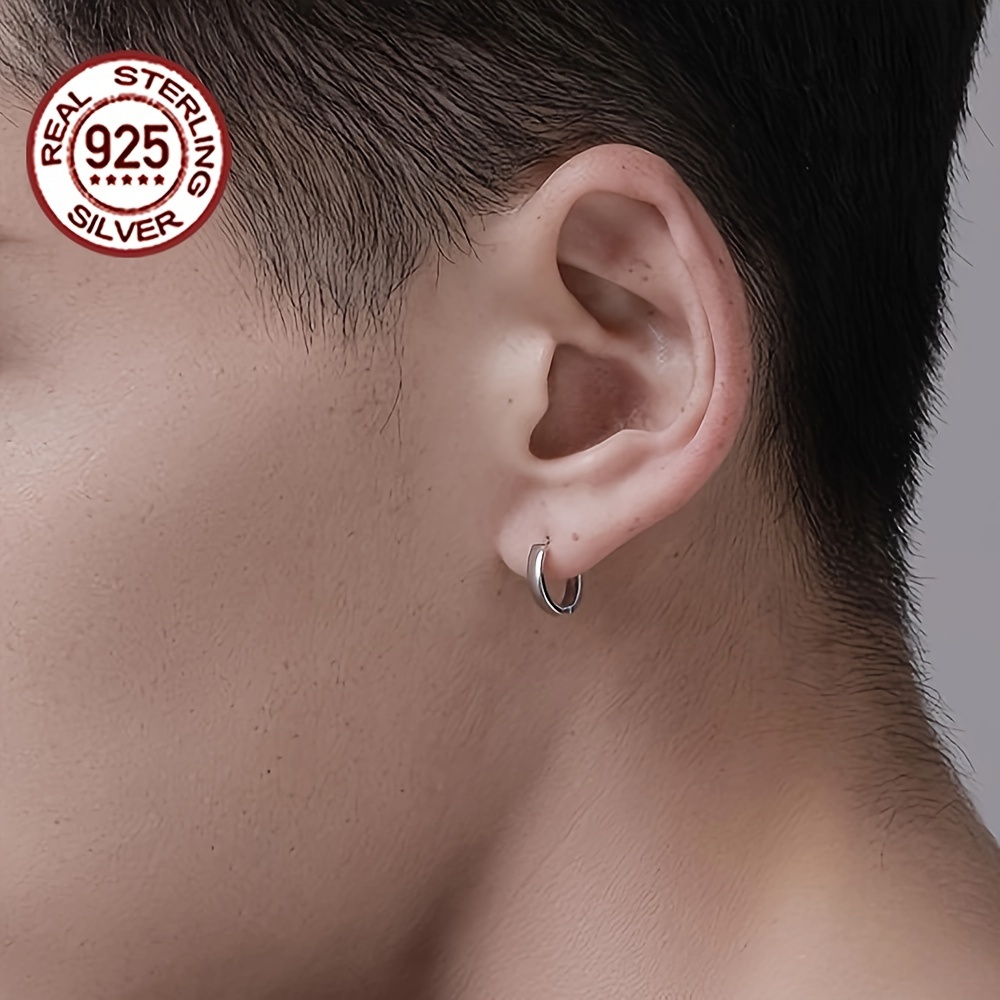 

A Pair Of Small 1.1g 925 Sterling Silvery Hoop Earrings, Plated With 14k White Golden, For Cartilage And Suitable For Men.