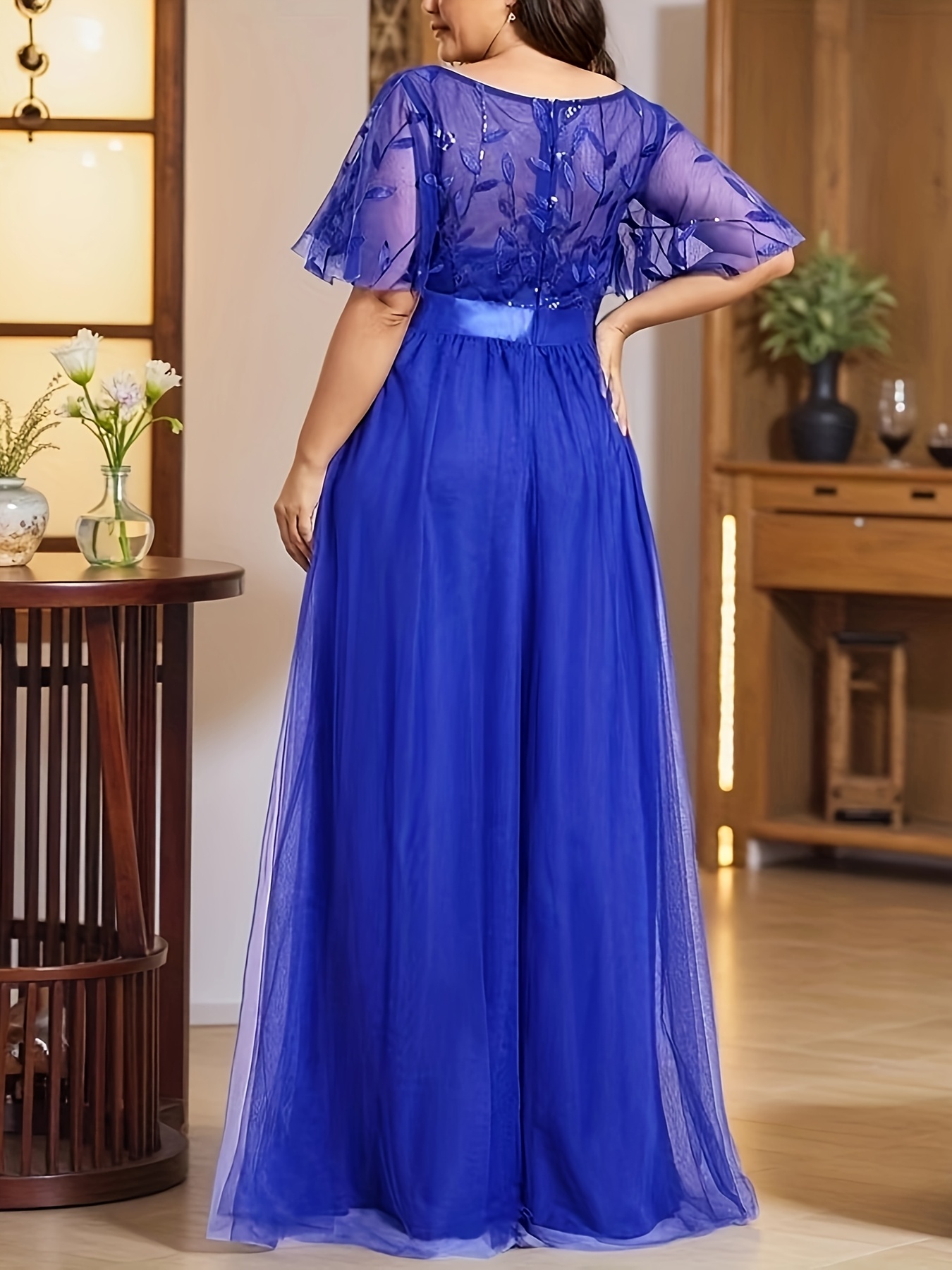 Plus Size - فستان سهرة أنيق بحجم كبير مع زينة زهور - فستان حفلات بدون أكمام بأسلوب A-Line، لون صلب، إغلاق بسحاب، قمة ملائمة وتنورة طويلة للزفاف والولائم والمناسبات الرسمية، ملابس زفاف للضيوف | فستان مزخرف بالزهور | خطوط مريحة