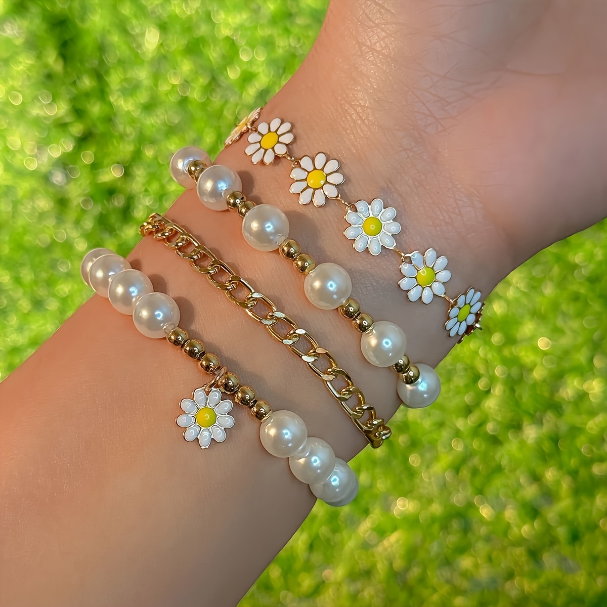 TEMU 4pcs Daisy Pendant Beaded Bracelet Set. Adjustable Bracelet. A Great Gift For Women For Vacations, Dates, And Daily Wear. The Gift