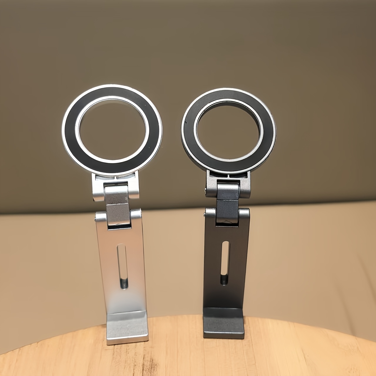 E-shop Multifunktionale magnetische Handyhalterung, faltbar und einziehbar mit 360° Drehung, geeignet für Flugzeug- und Hochgeschwindigkeitszug-,
