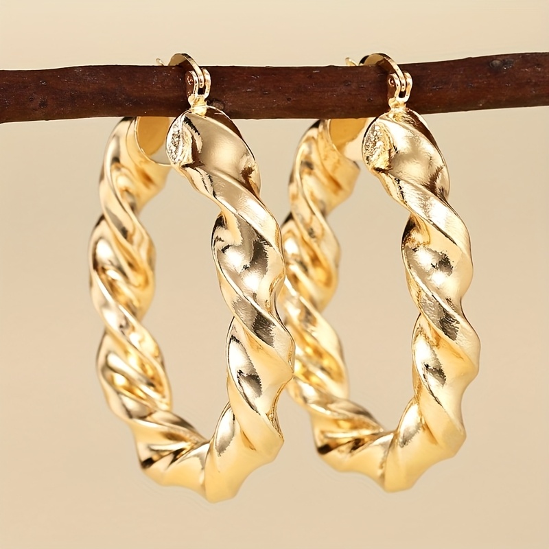 Image of 1 Pair Of Women's Fashion Hoop Earrings, Metallic Twisted Oval Earrings For Parties And Casual Wear, Latin American And Middle Eastern Style Earrings