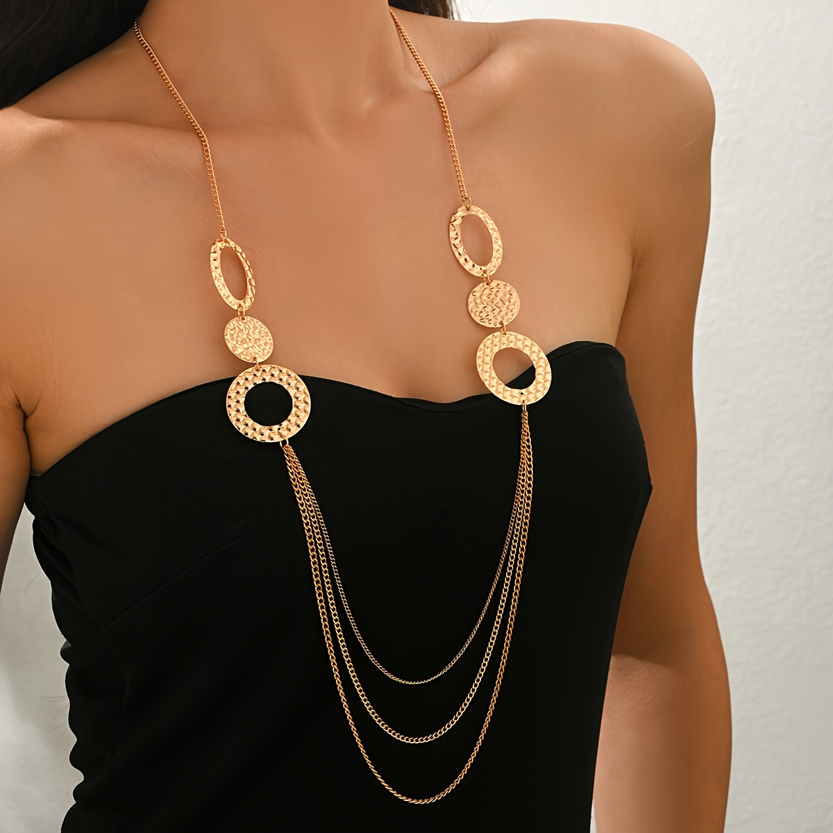 TEMU Un collana a catena facile ed elegante per l' e l'inverno, caratterizzata da un elegante con a testa di martello traforati. Questa lunga collana
