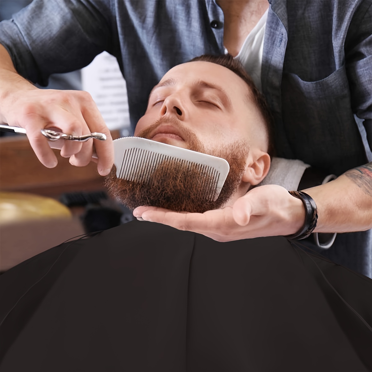 Cape de coiffure avec peigne - Tablier pliable pour salon et usage domestique, idéal pour tous types de cheveux - Disponible en blanc, noir et bleu