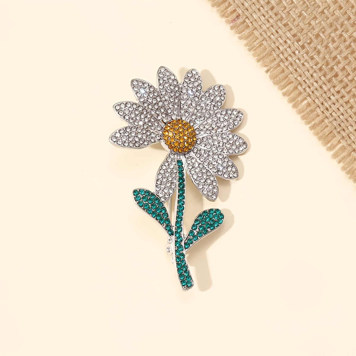 TEMU 1pc Elegant Small Daisy Brooch, Decorating Suit Scarves And Various Clothing, Suitable For Women' Gatherings And Formal Daily Occasions