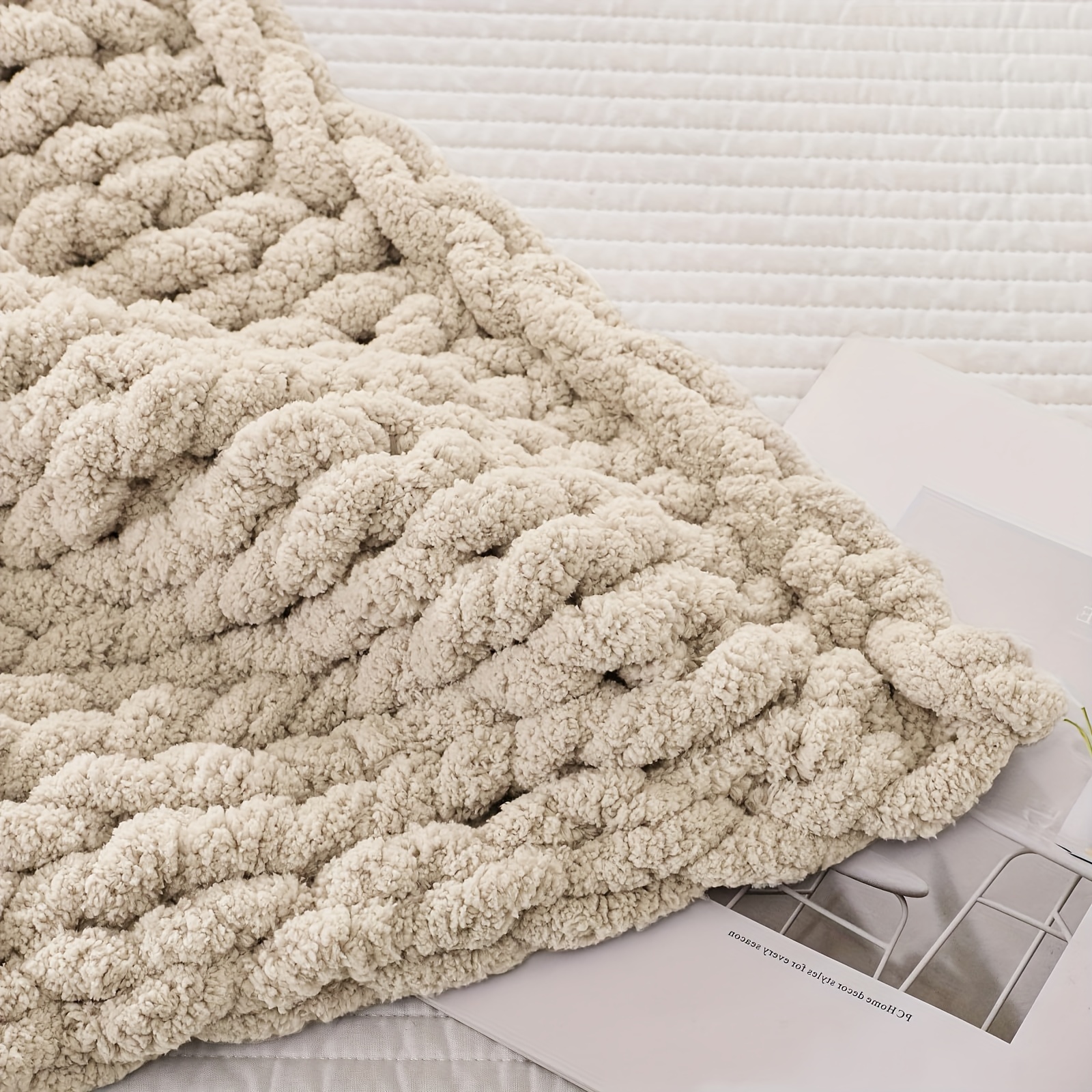 1pc Cozy Chenille Chunky Knit Blanket - 100% Handmade Polyester Fiber, Soft and Comfortable for Sofa, Home Decor, Office, School, Picnic, Travel Gift - All Seasons Outdoor Leisure Throw
