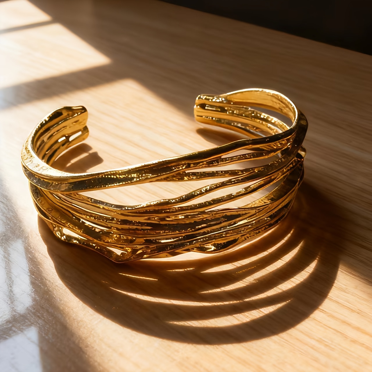 E-shop Vintage Armreif mit Metalltextur, durchbrochen hohl, Alltagsschmuck für Damen, -Accessoire