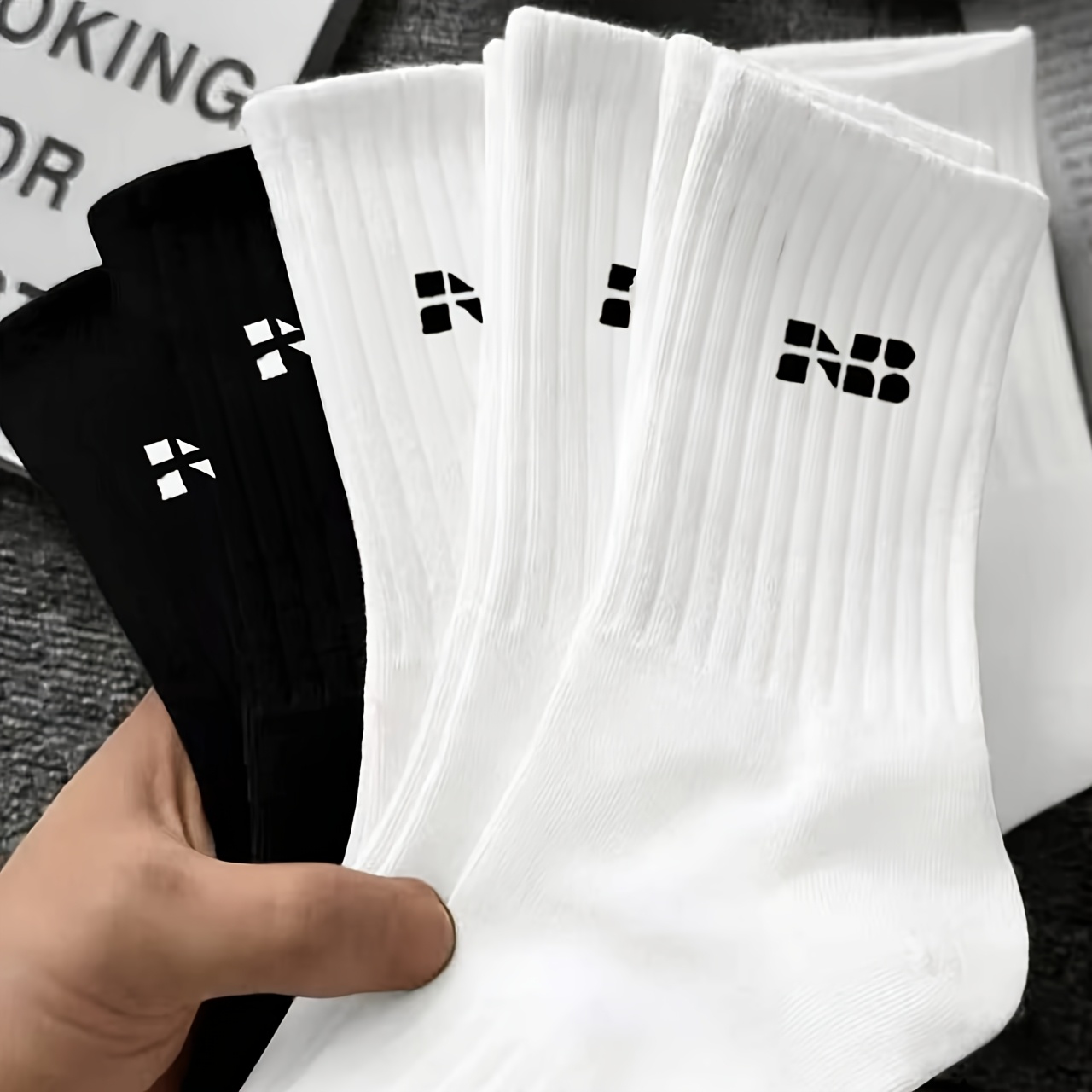 TEMU 5 Pairs Random Color Men's And Women's Letter Black And White Mid-tube Socks/black And White Two-color Fashion Comfortable Mid-tube Socks Casual