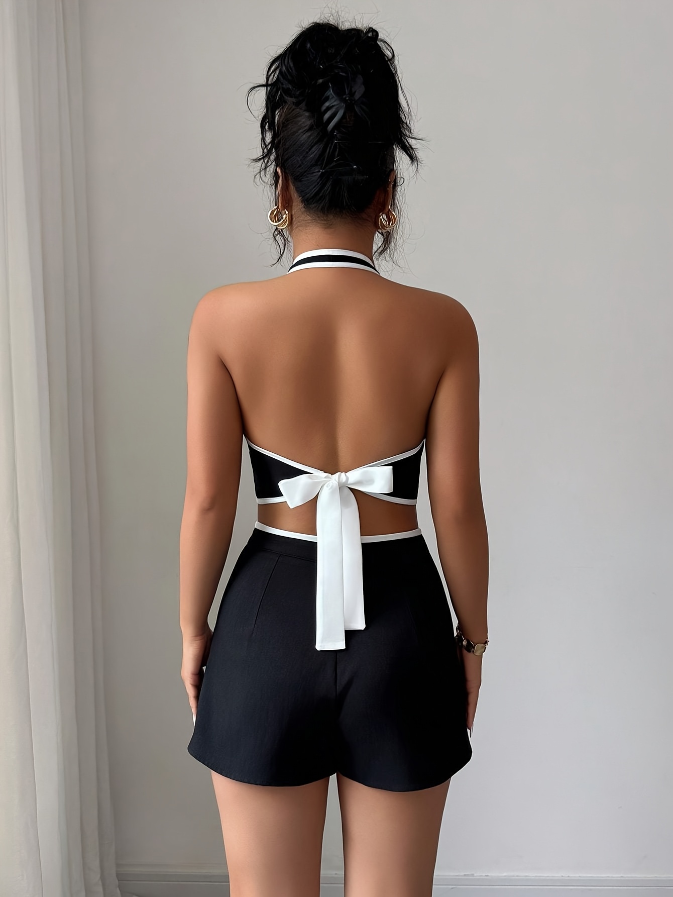 Conjunto de Shorts y Chaleco Elegante con Cuello Halter y Lazo Trasero para Mujer - Imagen 4