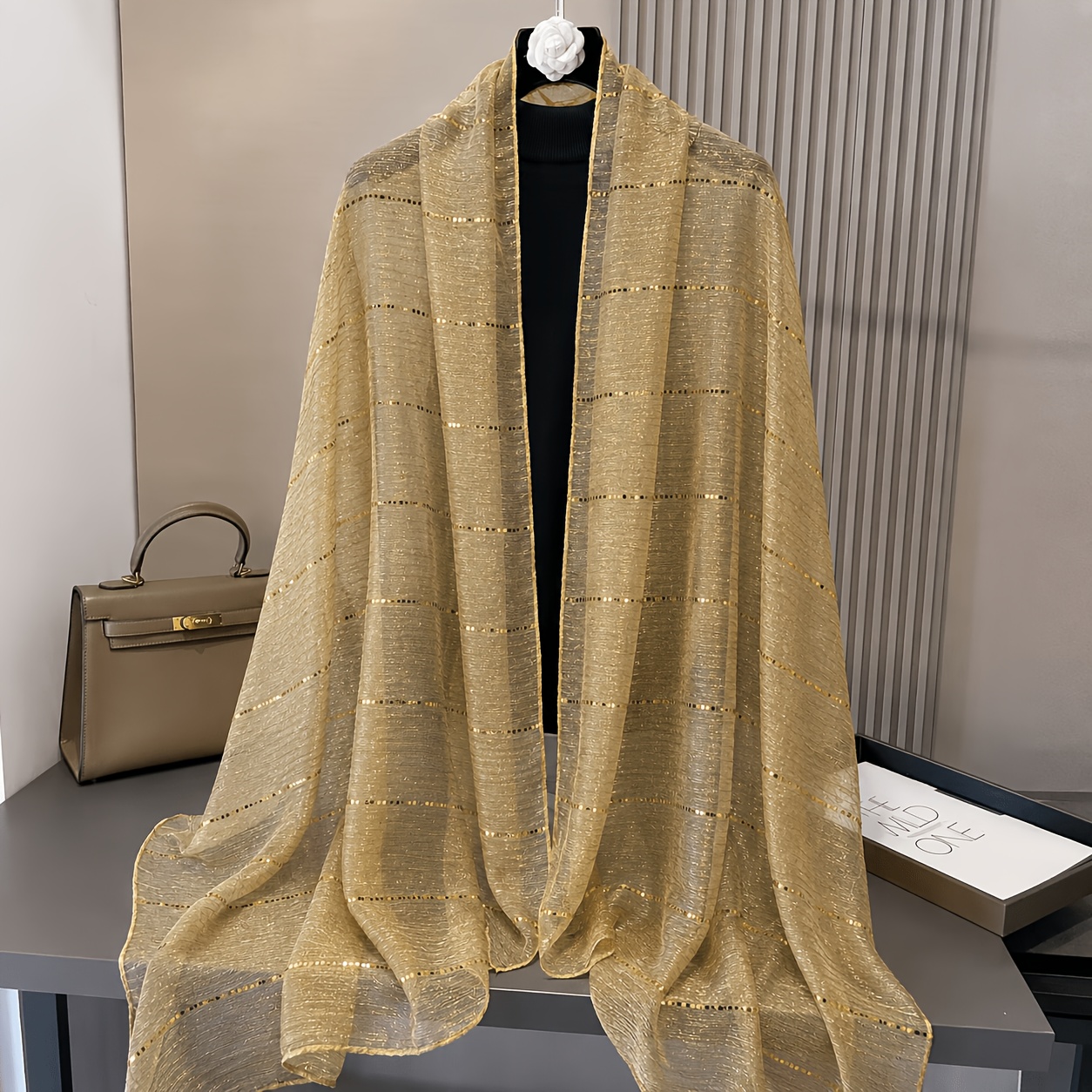 TEMU Écharpe Mode Tendance Décorée de Sequins Brillants. Fabriquée en Tissu Léger et Respirant, cette Écharpe Multi- est un Accessoire Polyvalent