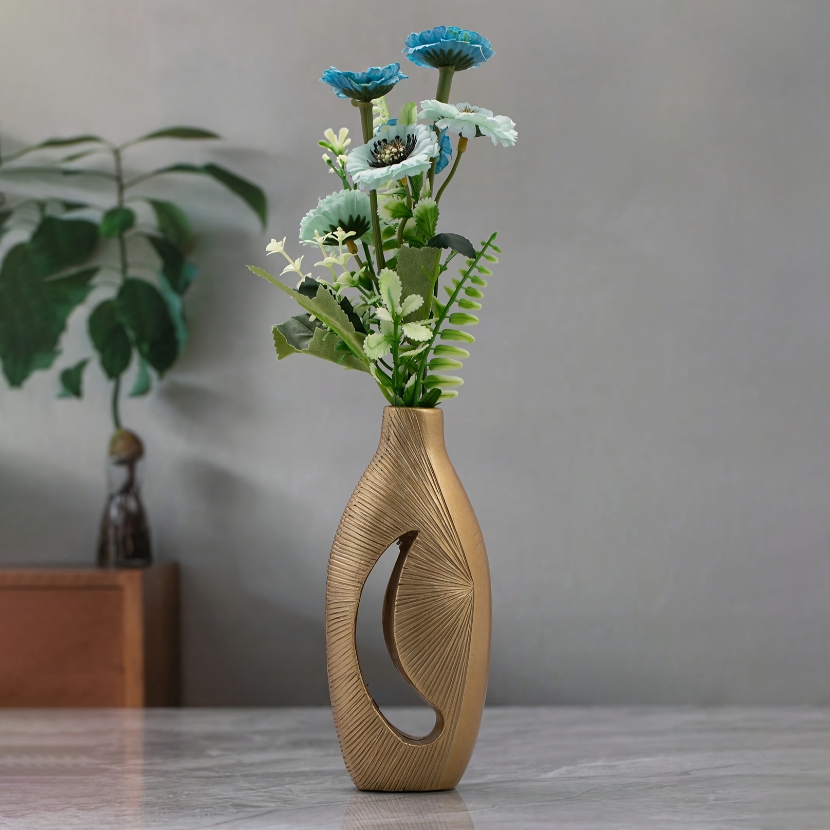 

1pc Resin Golden Vase Modern High Crescent-shaped Home Decoration Vase