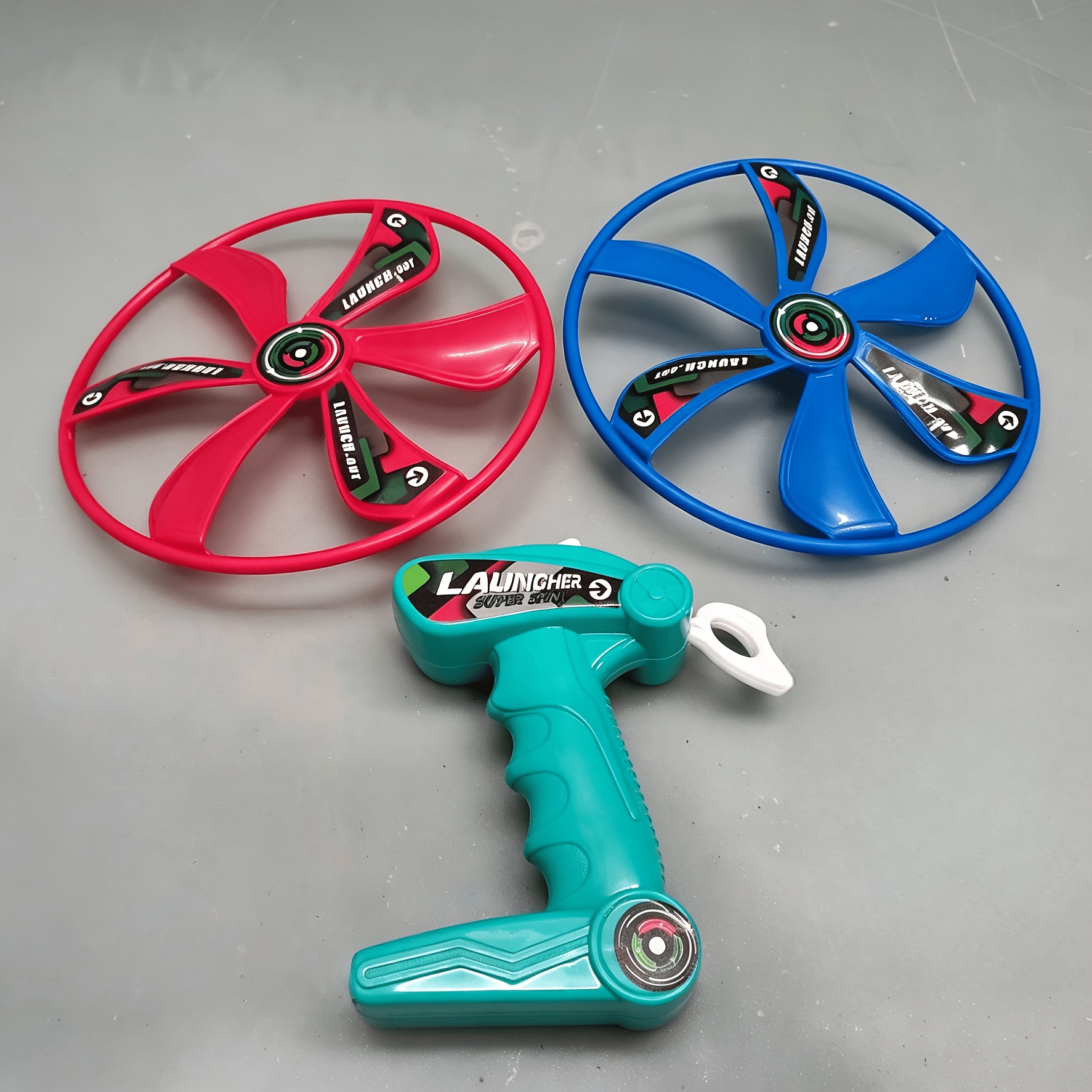 3pcs spinning flying saucer toy set a flight toy with one launcher and two saucers parent child interaction and outdoor play random color Product details 4
