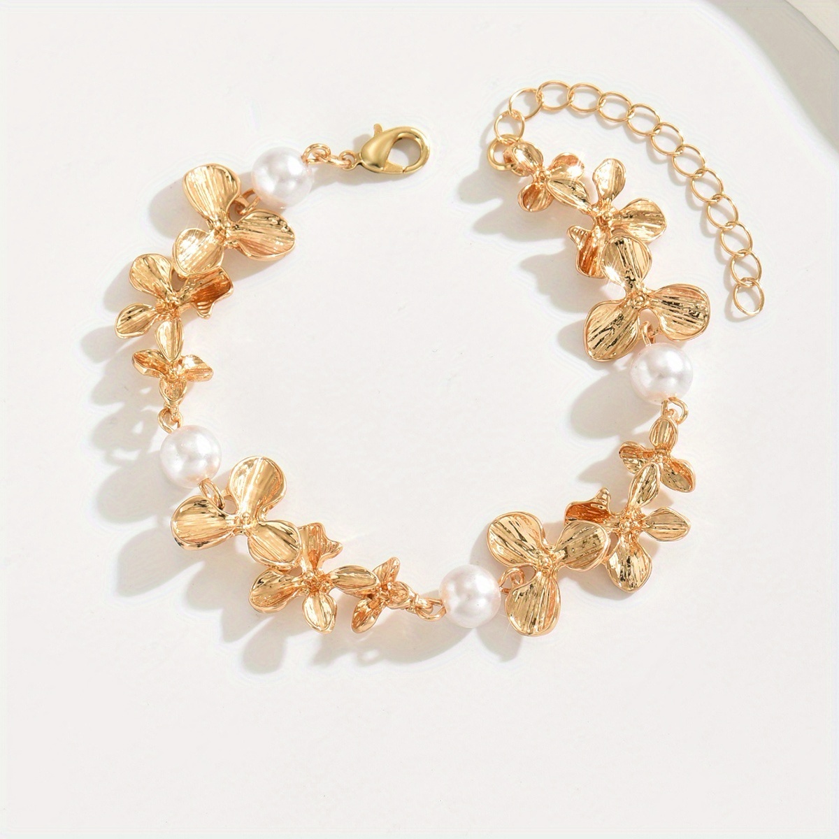 E-shop 1 Stück Elegantes Goldenes Blumenarmband – Femininer Schmuck als Geschenk für Frauen – Ideal für Geburtstage, Jubiläen & tägliche Eleganz