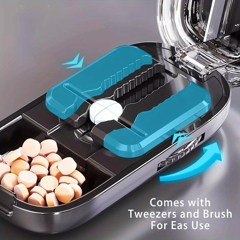  cutter starlight model 2 4 slitting pill cutter with medicine box black matte texture portable travel pill distribution tool suitable for pills Product details 6