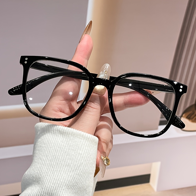 unisex fashion eyewear suitable for reading and daily wear