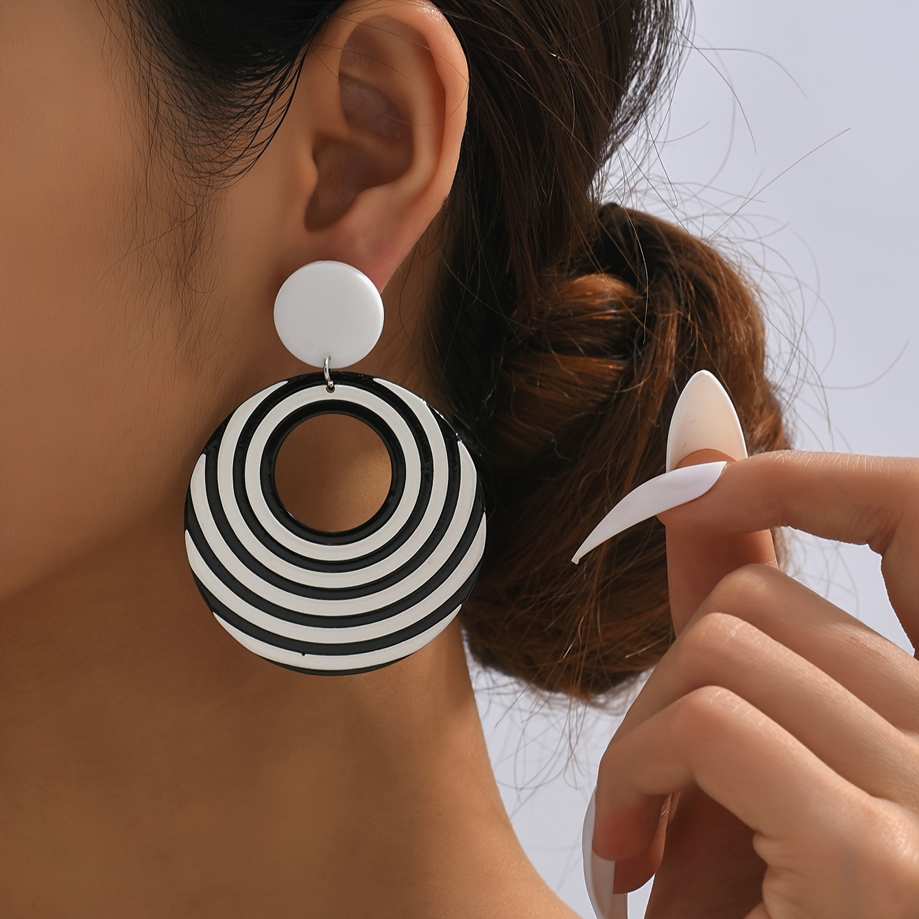 

1 Pair, Y2k Oval & Round Black And White Zebra Print Fashion Earrings, Versatile Acrylic Statement Earrings, Date Night Dangle Earrings