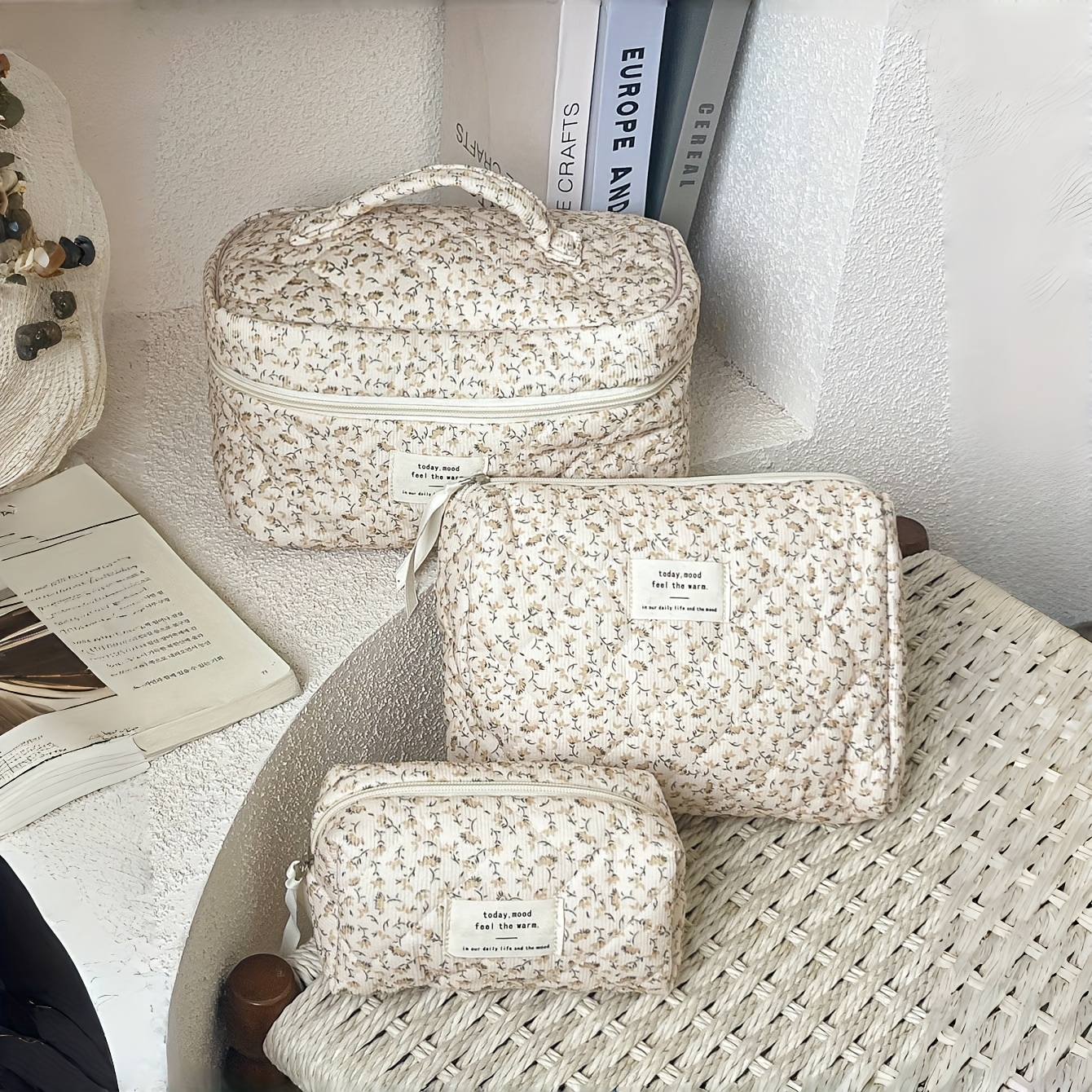 Image of A Set Of 3 Stylish Corduroy Floral Tote Quilted Makeup Bags, Featuring A Large Capacity With A Zipper Closure, A Spacious Makeup Clutch, And Storage For Headphones, Makeup Brushes, Jewelry
