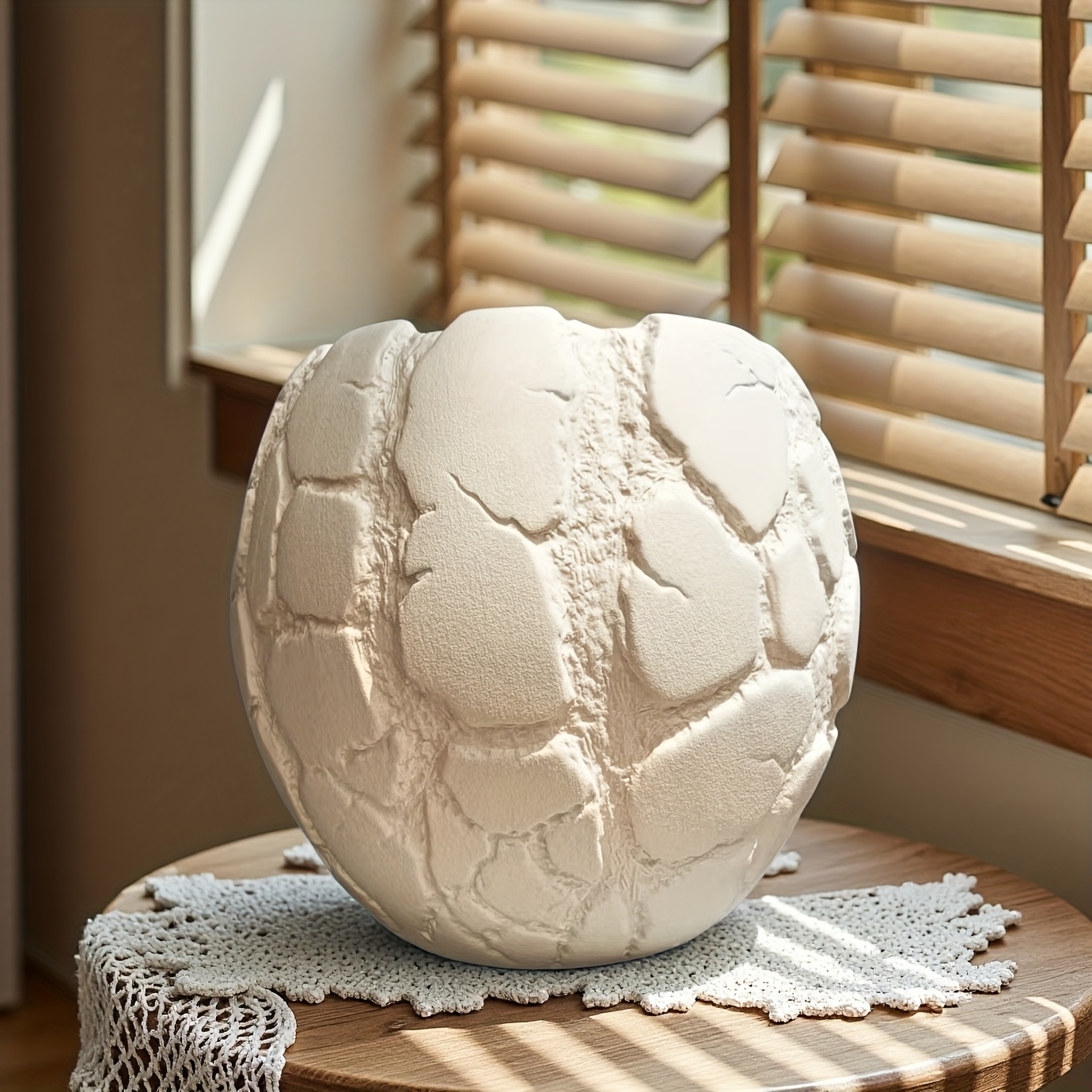 A Stylishly Designed Ceramic Planter, a Planter Without Drainage Holes, a Hydroponic Planter for Green Plants, Handcrafted, White Ceramic Planter, Suitable for Both Indoor and Outdoor Use, Can Also Be Used as a Home Decor Vase, a Sculptural Planter