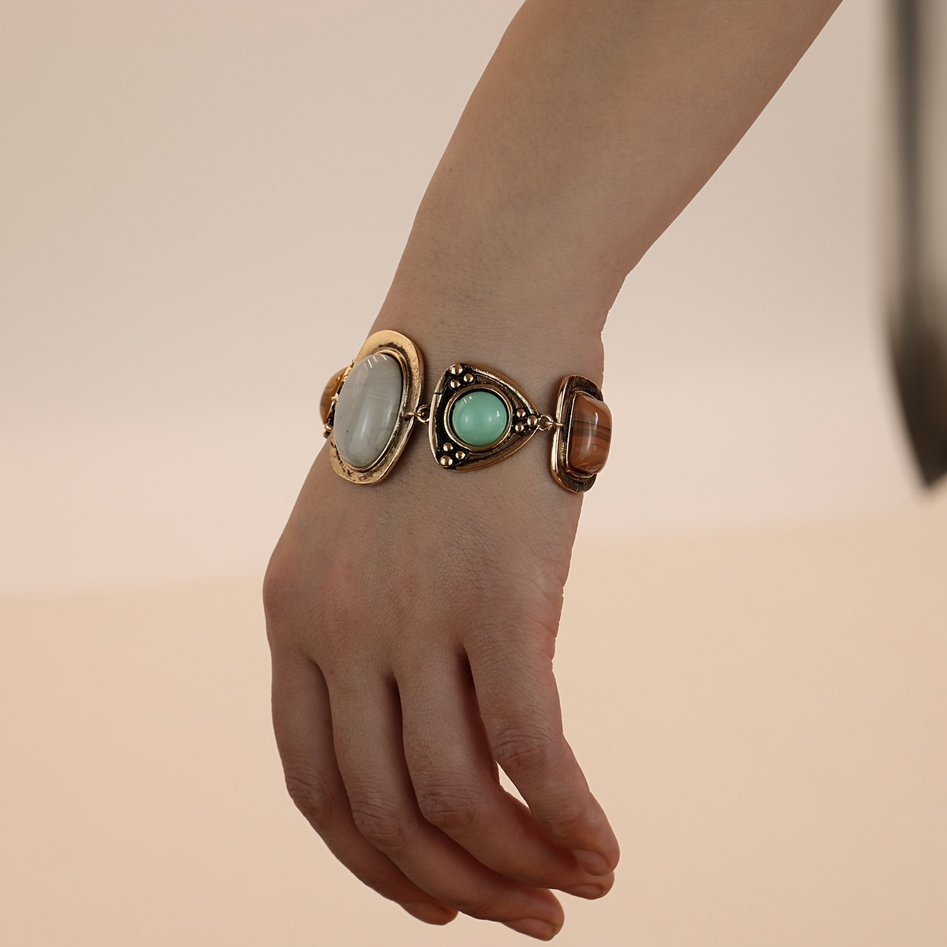 E-shop Vintage Boho-Stil Damenmode-Armband, Harz-Edelstein-Einlage, Zinklegierung, Vielseitiges Alltagskleidung, Ideales Valentinstagsgeschenk für