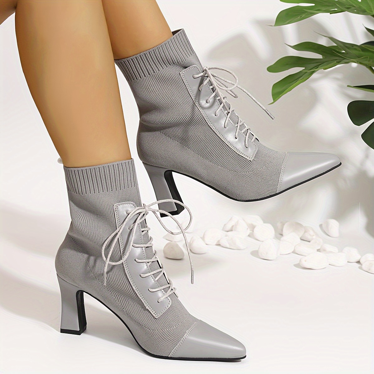 

Fashionable Grey Ankle Boots With Pointed Toes And Chunky Heels - Winter Dresses