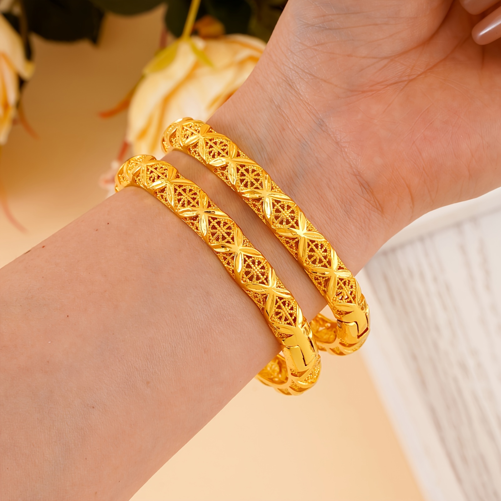 2pcs Fashionable Open Bangle Set with Classic Patterns