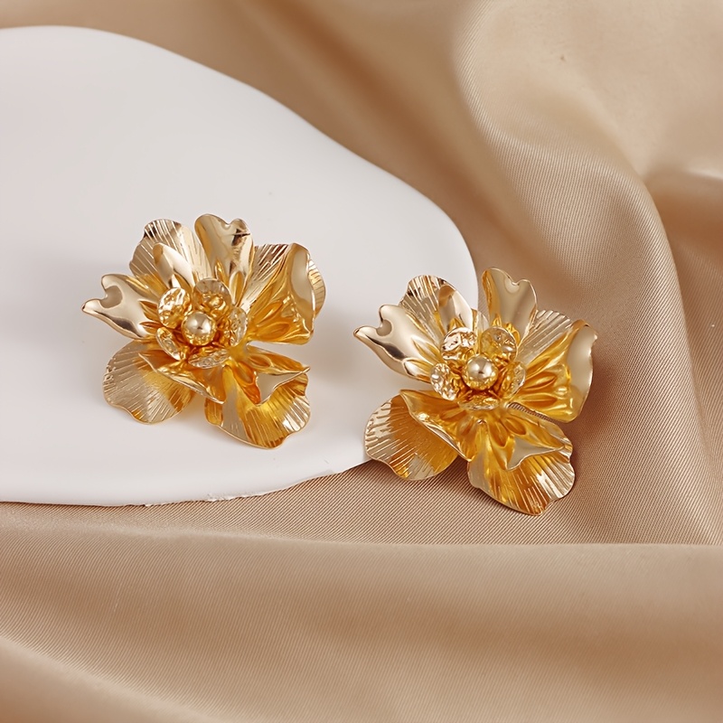 Fashionable Retro Floral Hoop Earrings