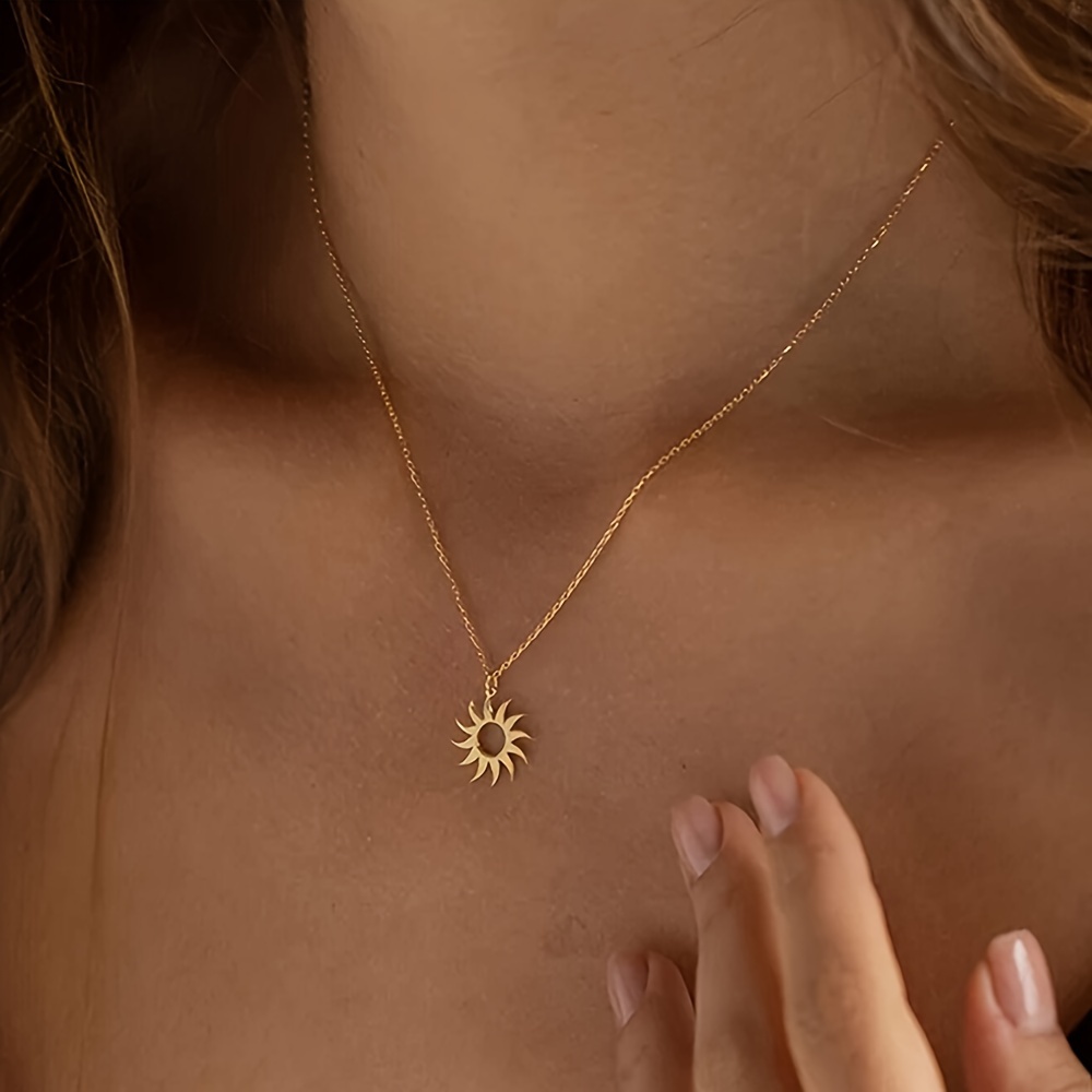 A Minimalist And Creatively Designed Thin Chain Necklace For Women Featuring A Hollow Sun Pendant, Perfect For Accentuating