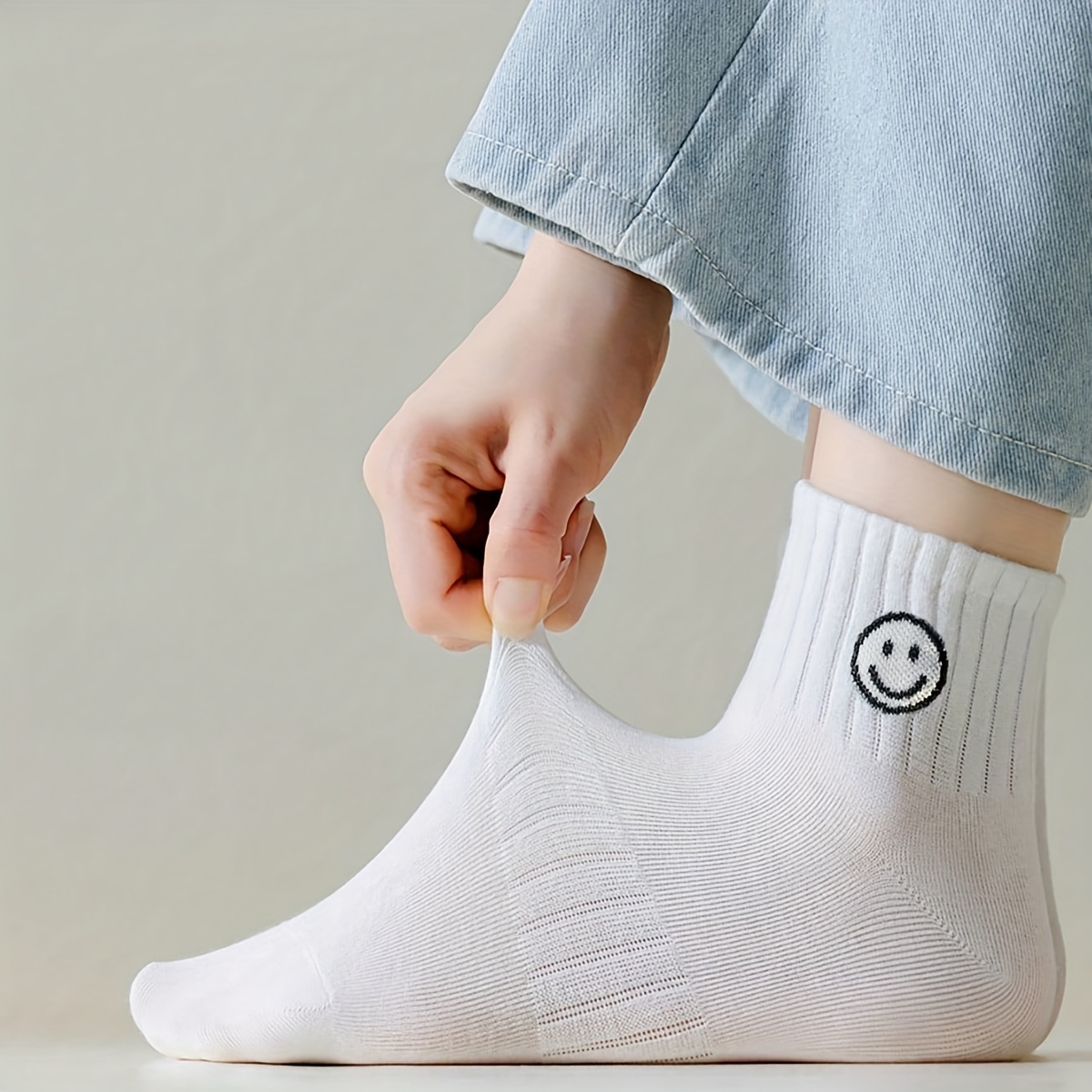 5 Pairs of Women's Cute Cartoon White joyful Face Ankle Socks
