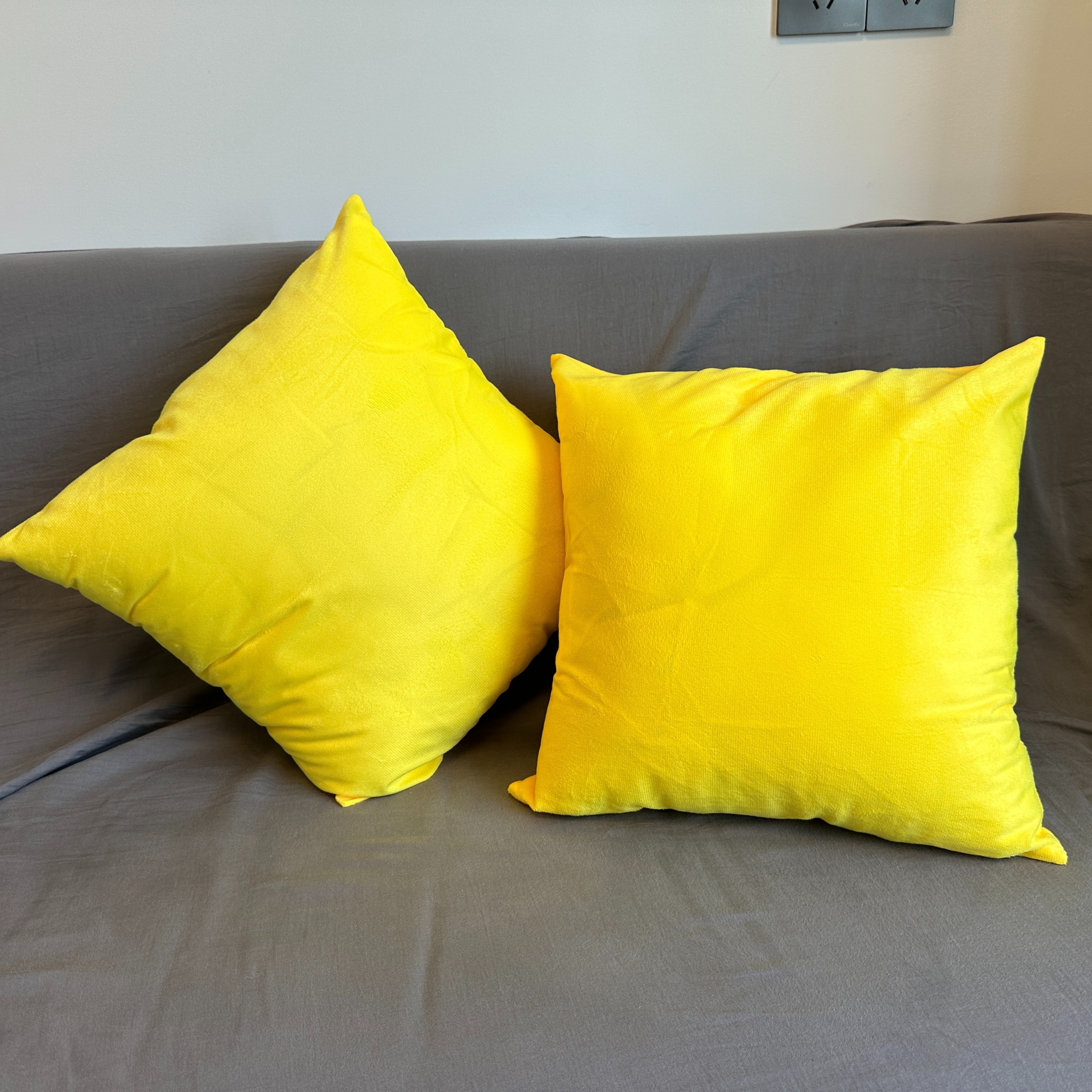 

2pcs Vibrant Pillow Covers - Contemporary Style, Machine Washable Polyester, Zip Closure - Ideal For Small Living Room Decor (pillow Inserts Not Included), Pillows For Couch