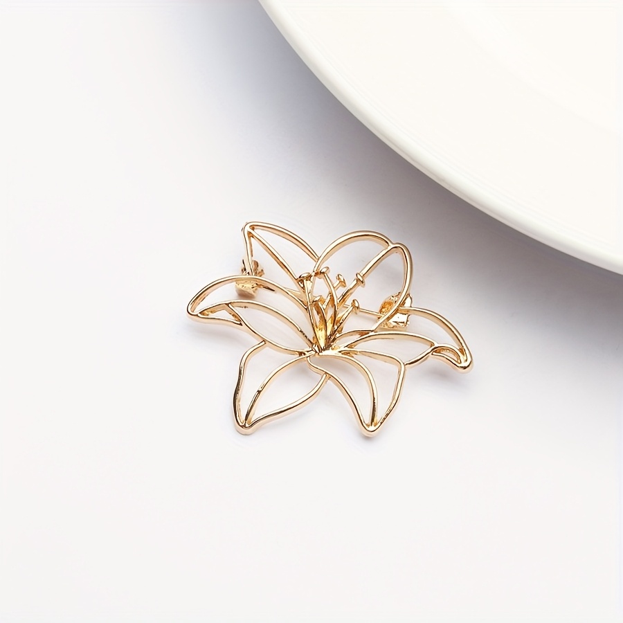 New Hollow Pin Brooch For Suits, A Versatile Six-petal Flower In Golden, A Easy And Elegant Accessory For Women